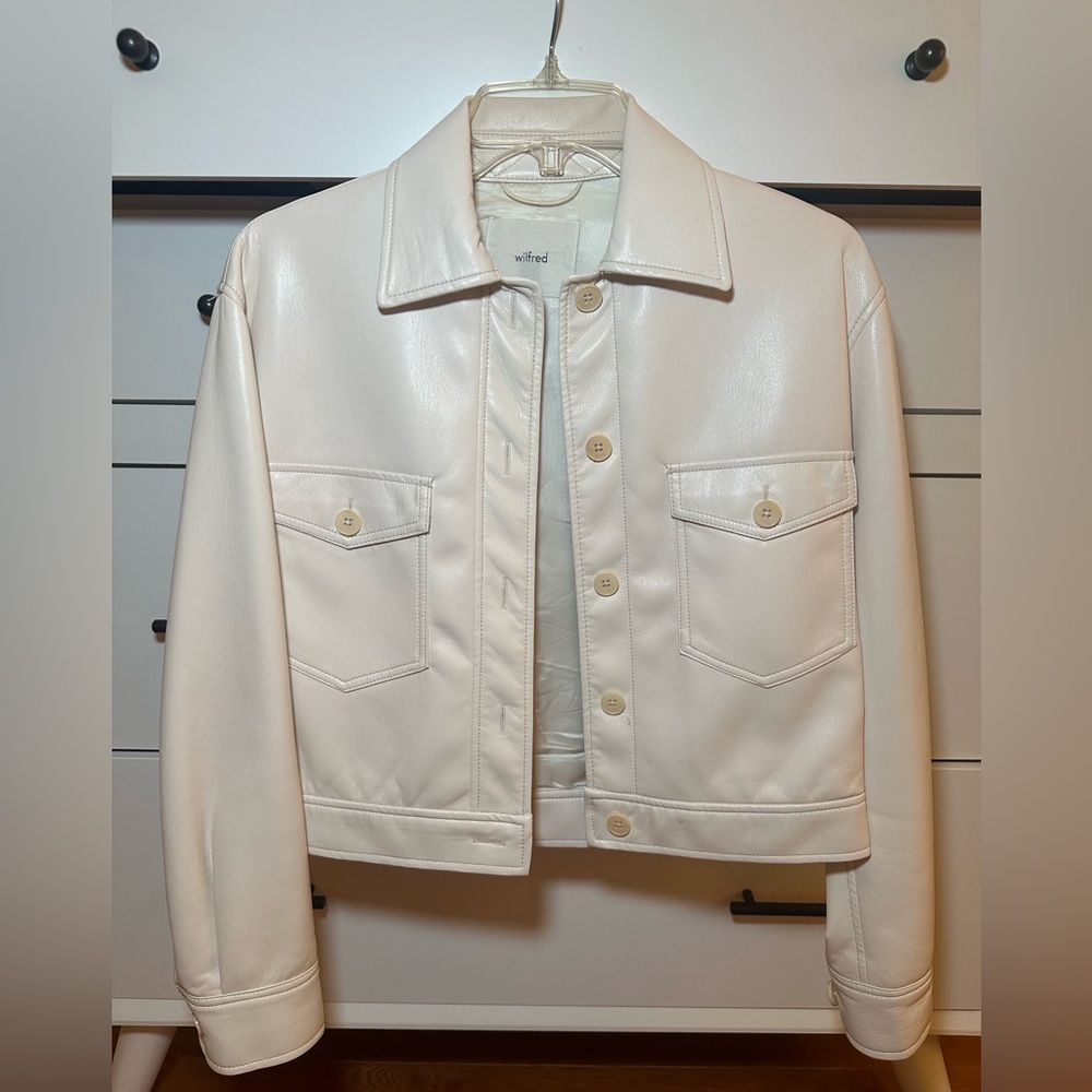 Aritzia Wilfred Cropped Ganna Jacket in cream vegan leather 2XS
